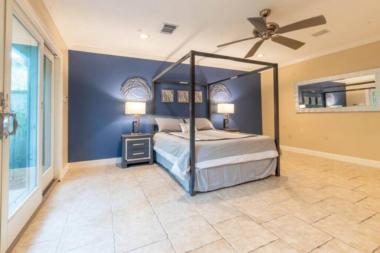 Huge 6 Bedroom With Pool, Spa, 85 Inch Tv, Game Room Houston Exteriör bild