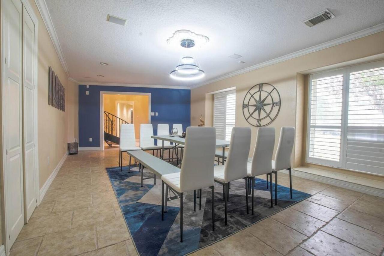 Huge 6 Bedroom With Pool, Spa, 85 Inch Tv, Game Room Houston Exteriör bild