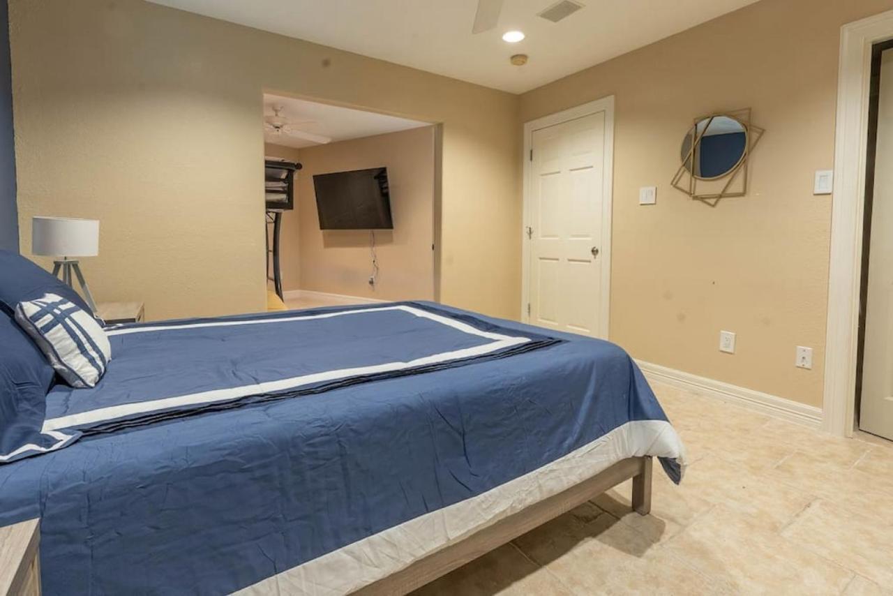 Huge 6 Bedroom With Pool, Spa, 85 Inch Tv, Game Room Houston Exteriör bild