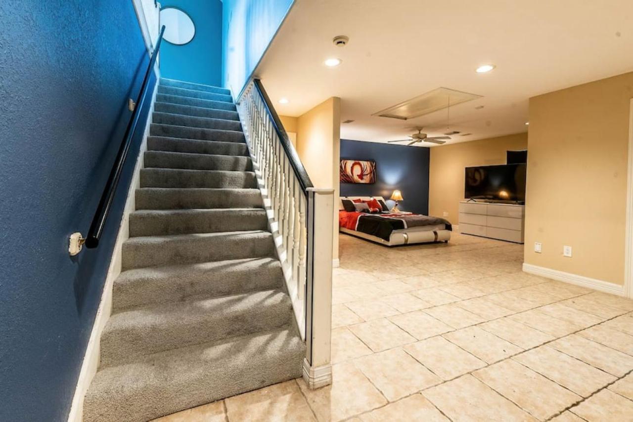 Huge 6 Bedroom With Pool, Spa, 85 Inch Tv, Game Room Houston Exteriör bild