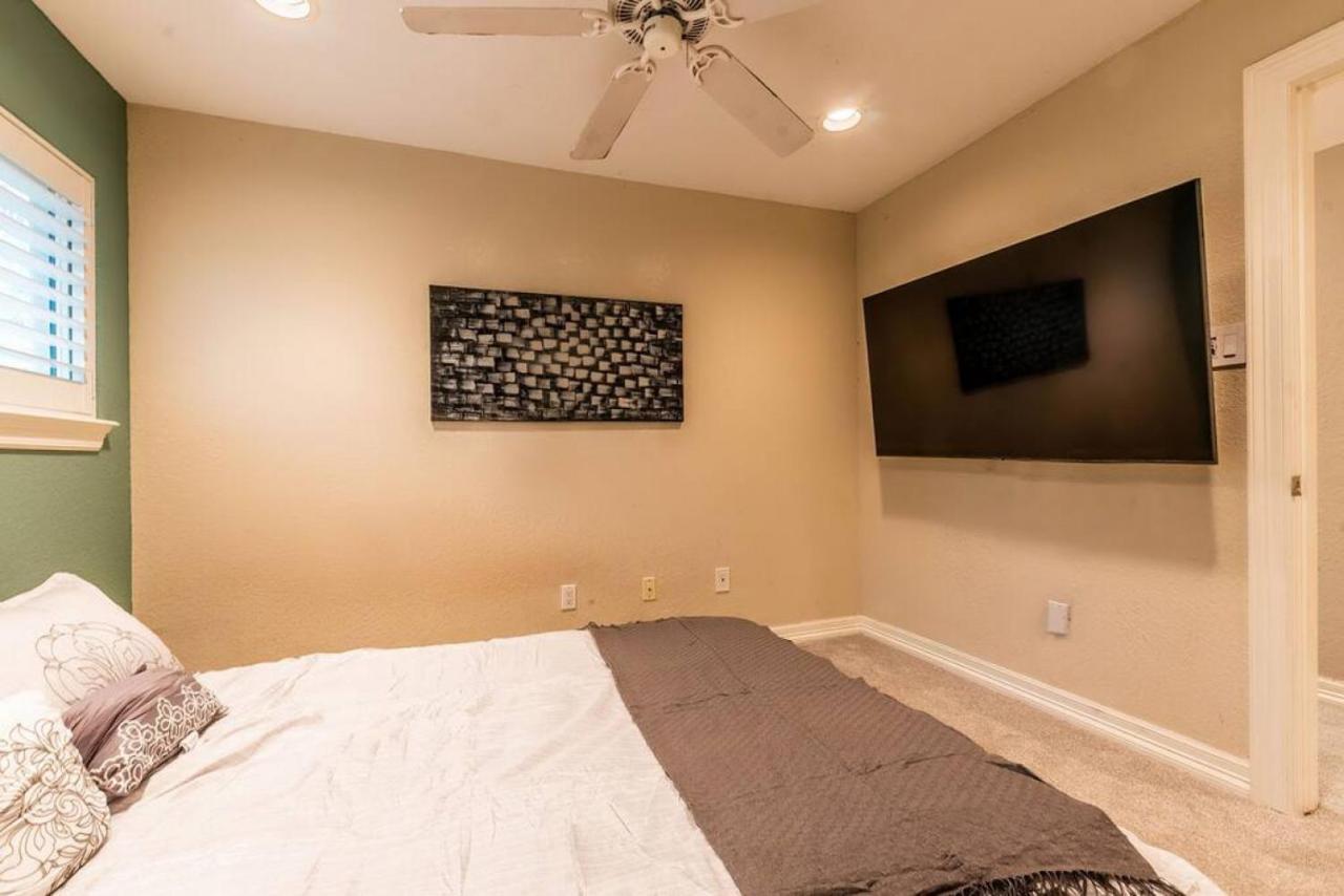 Huge 6 Bedroom With Pool, Spa, 85 Inch Tv, Game Room Houston Exteriör bild