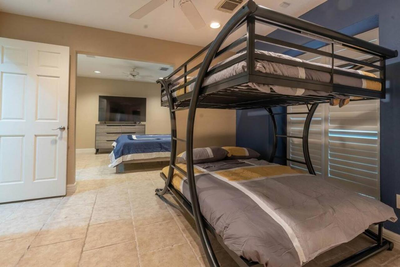 Huge 6 Bedroom With Pool, Spa, 85 Inch Tv, Game Room Houston Exteriör bild
