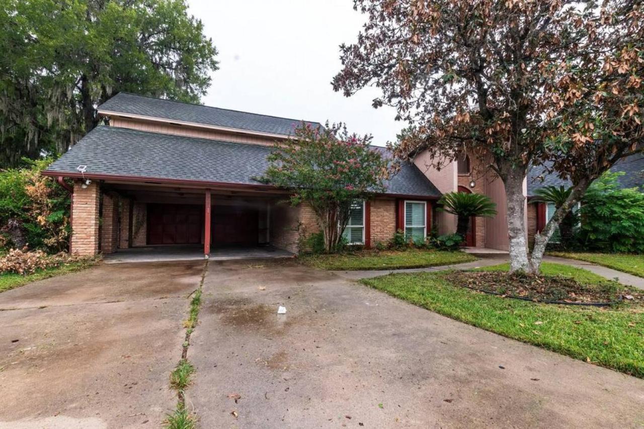 Huge 6 Bedroom With Pool, Spa, 85 Inch Tv, Game Room Houston Exteriör bild