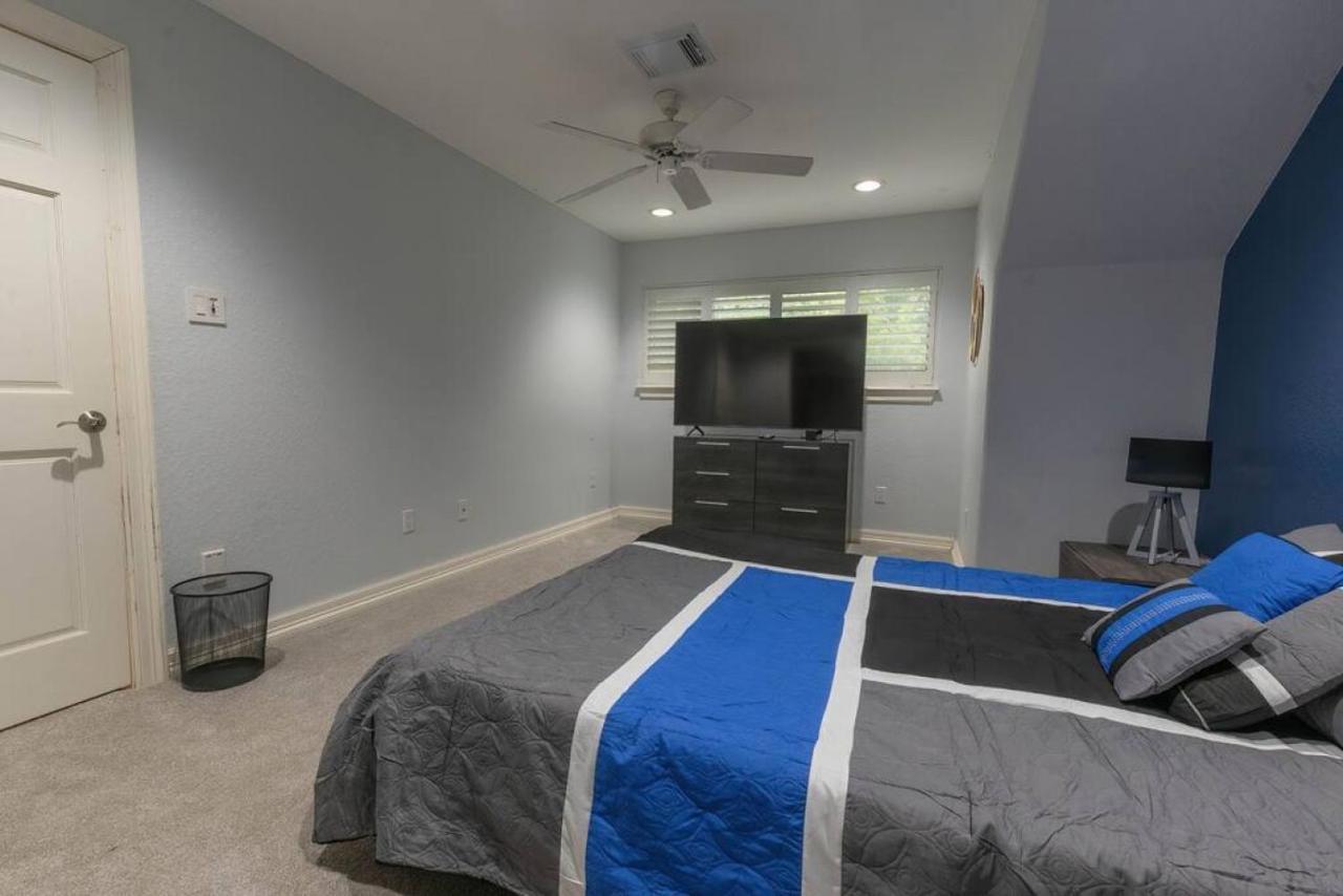 Huge 6 Bedroom With Pool, Spa, 85 Inch Tv, Game Room Houston Exteriör bild