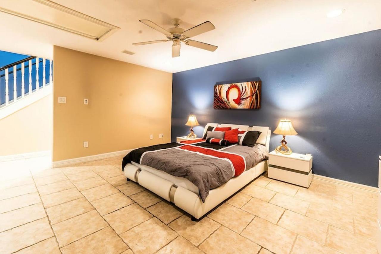 Huge 6 Bedroom With Pool, Spa, 85 Inch Tv, Game Room Houston Exteriör bild