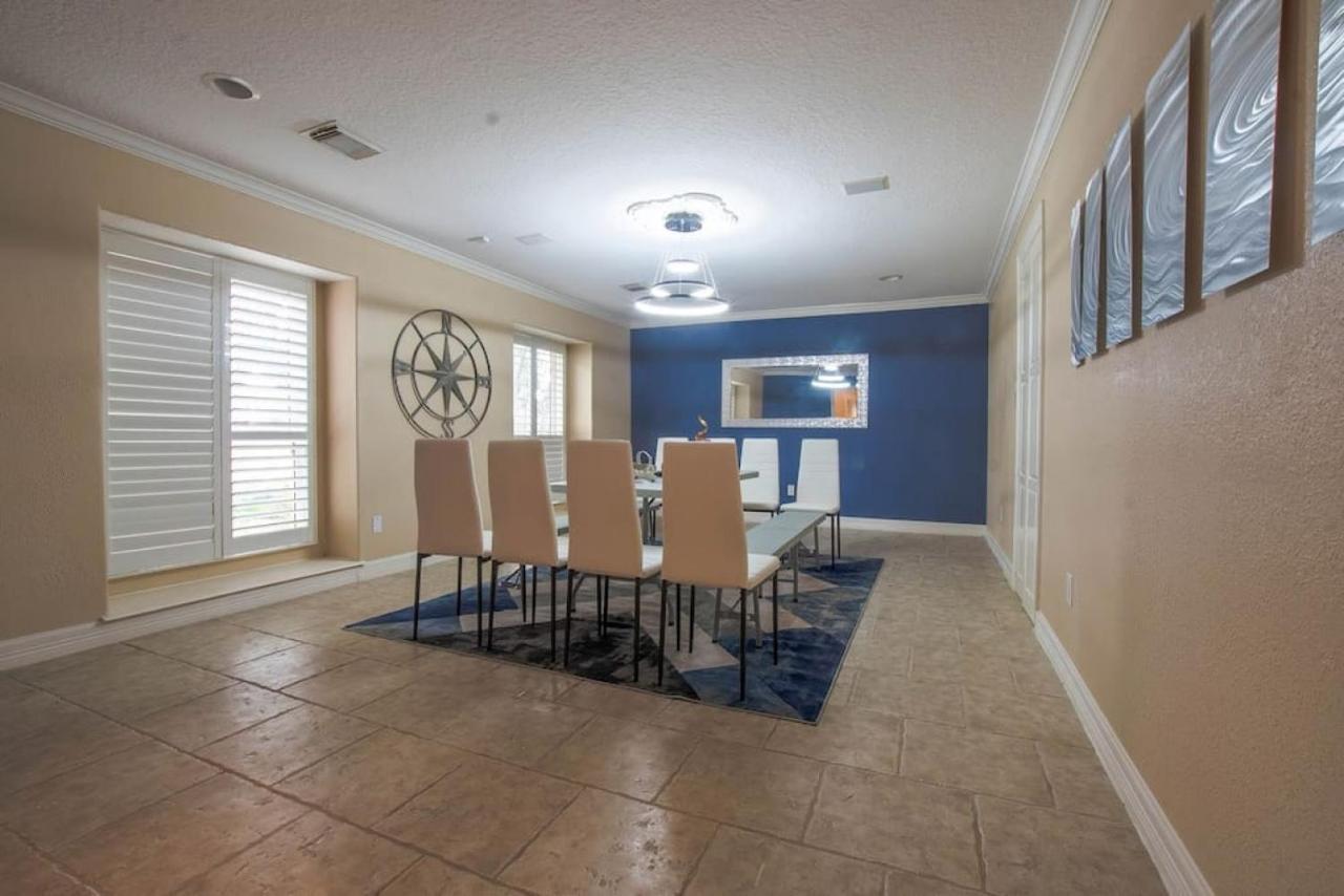 Huge 6 Bedroom With Pool, Spa, 85 Inch Tv, Game Room Houston Exteriör bild