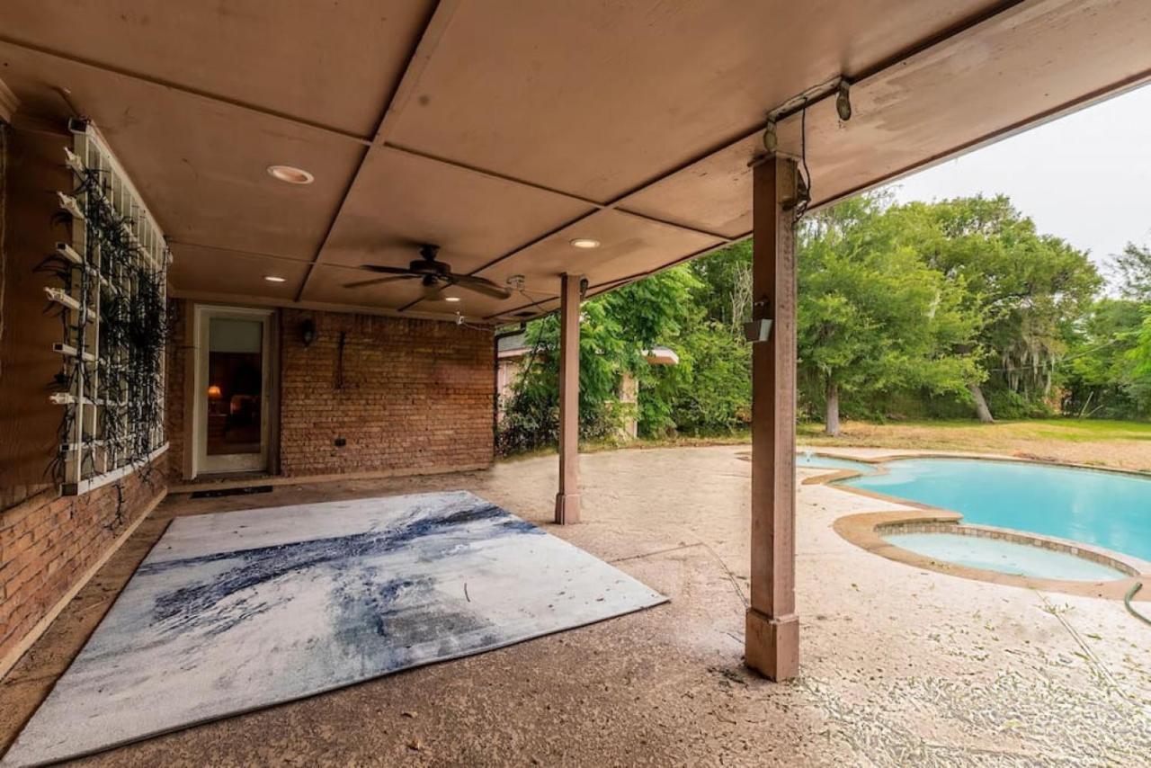 Huge 6 Bedroom With Pool, Spa, 85 Inch Tv, Game Room Houston Exteriör bild