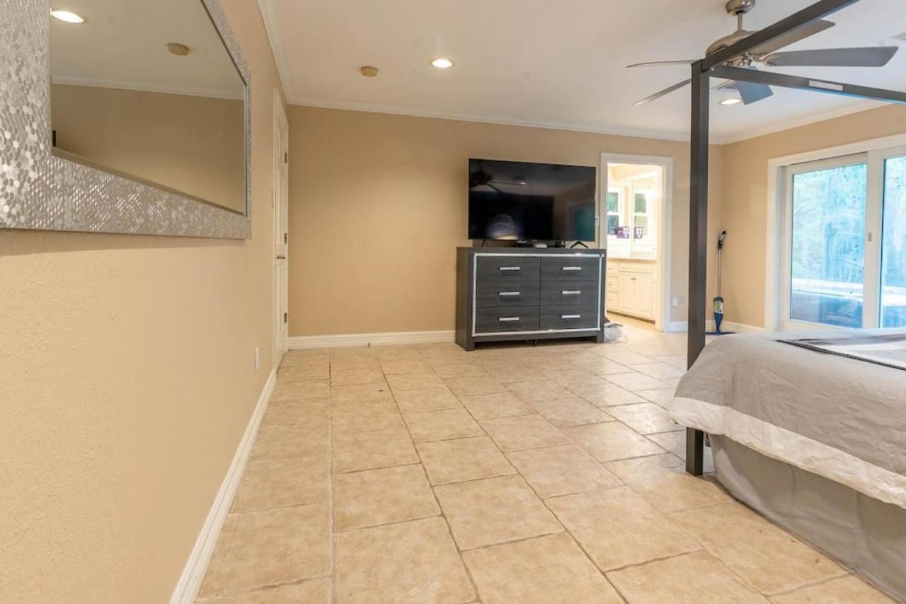 Huge 6 Bedroom With Pool, Spa, 85 Inch Tv, Game Room Houston Exteriör bild